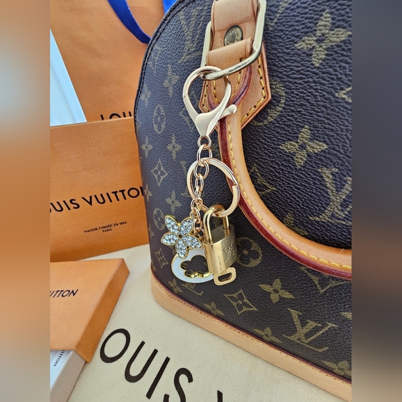 Unbranded Bagcharm, Keycharm, Keychain - lock & key not included. - Picture 4 of 5